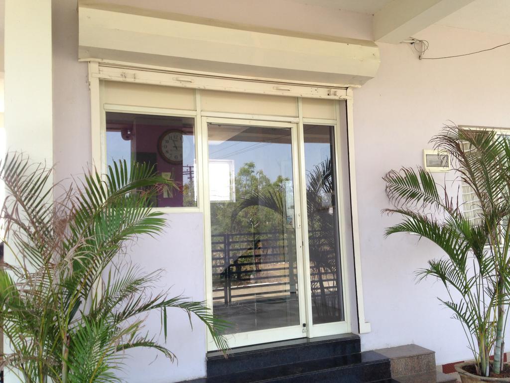 Oyo 4355 Goodland Inn Ченай Екстериор снимка
